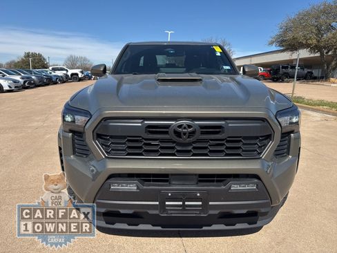 Used 2025 Toyota Tacoma TRD Sport image 2