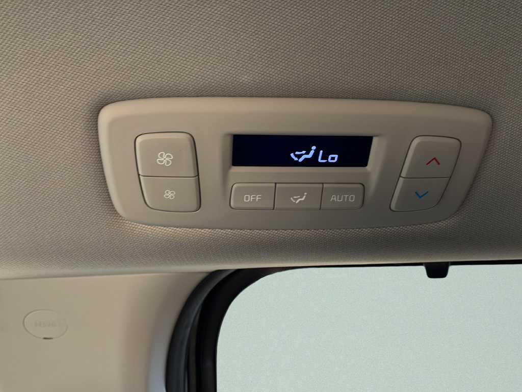 Used 2024 Kia Carnival EX FWD image 16