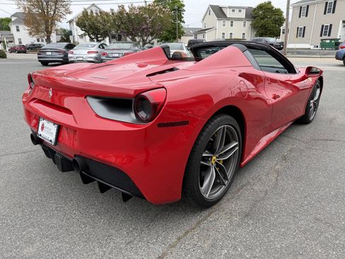 Used 2018 Ferrari 488 Spider RWD image 9