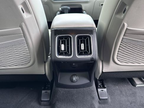 Used 2025 Kia Sorento EX FWD image 34