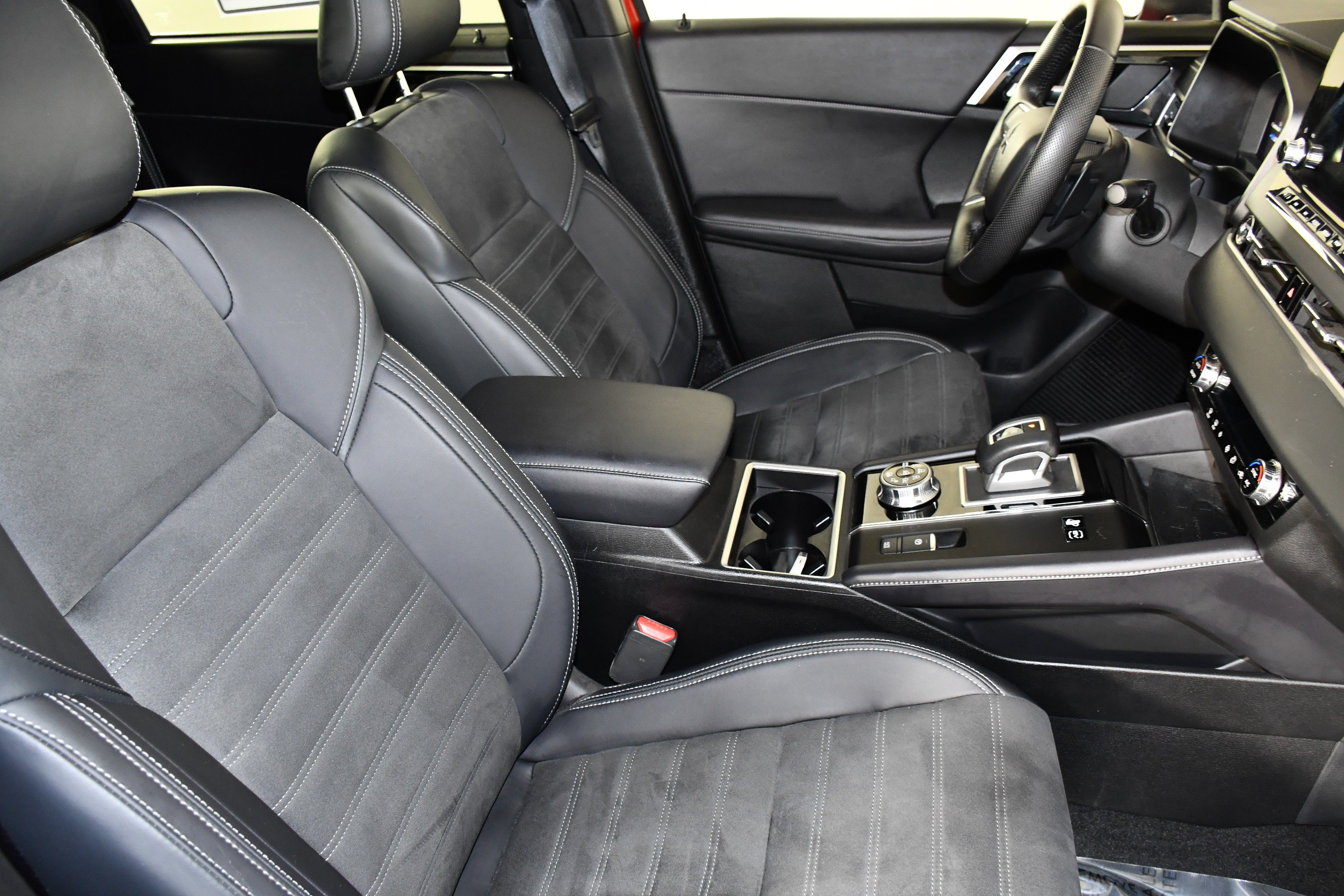 Used 2025 Mitsubishi Outlander SE AWD/4WD image 39