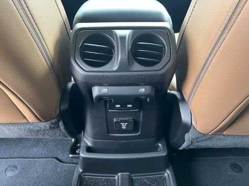 Used 2021 Jeep Wrangler Unlimited Sahara image 25