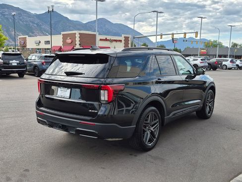Used 2025 Ford Explorer ST-Line w/ ST-Line Street Pack AWD/4WD image 3