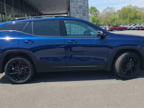 Used 2023 GMC Terrain SLT w/ Tech Package AWD/4WD image 10