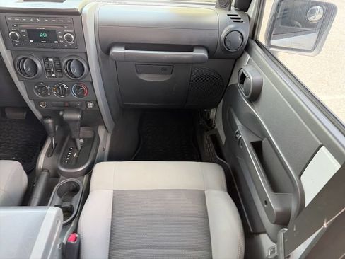 Used 2008 Jeep Wrangler Unlimited X AWD/4WD image 11