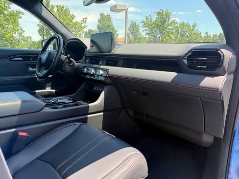Used 2024 Honda Pilot TrailSport image 16