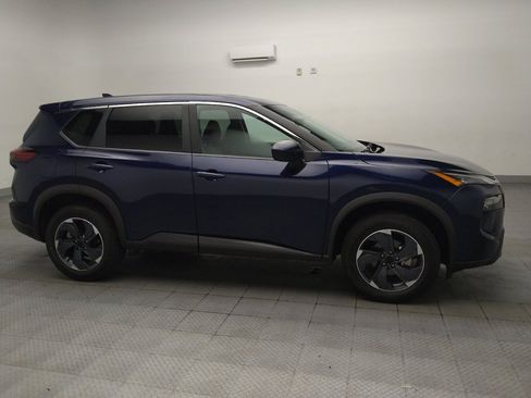 Used 2024 Nissan Rogue SV AWD/4WD image 11