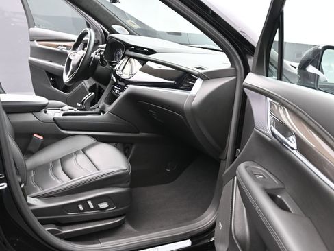 Certified 2025 Cadillac XT6 Sport w/ Platinum Package AWD/4WD image 18