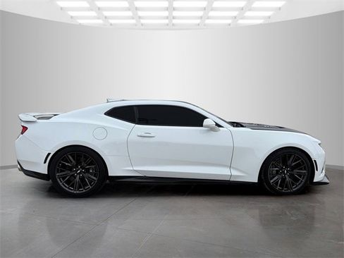 Used 2017 Chevrolet Camaro ZL1 image 9