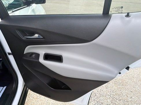 Used 2019 Chevrolet Equinox LT FWD image 16