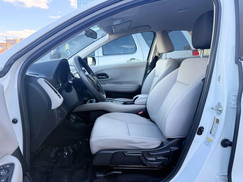 Used 2016 Honda HR-V LX image 9