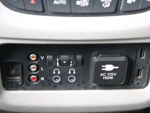 Used 2016 Honda Pilot Touring image 25