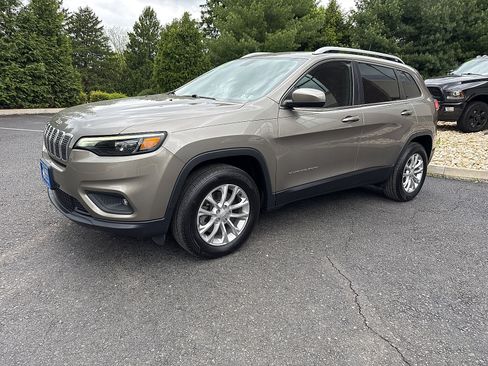 Used 2019 Jeep Cherokee Latitude w/ Cold Weather Group AWD/4WD image 14