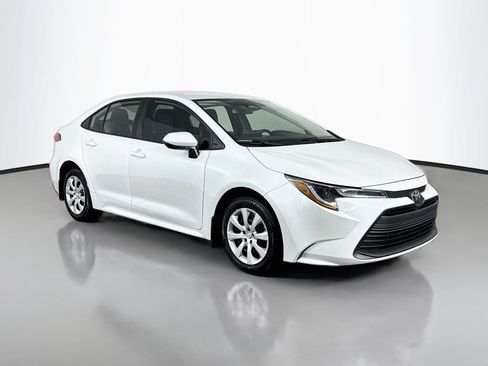 Used 2025 Toyota Corolla LE FWD image 3
