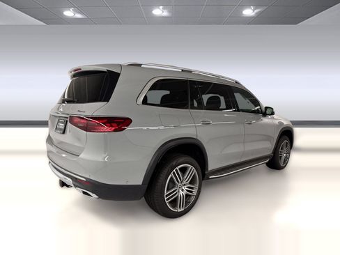 Used 2025 Mercedes-Benz GLS 450 4MATIC image 8