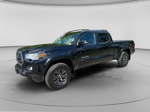 Used 2022 Toyota Tacoma SR5 w/ Technology Package AWD/4WD image 2