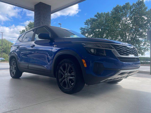Used 2021 Kia Seltos LX AWD/4WD image 8