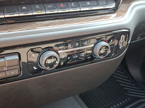 Used 2025 Chevrolet Silverado 1500 LT image 15