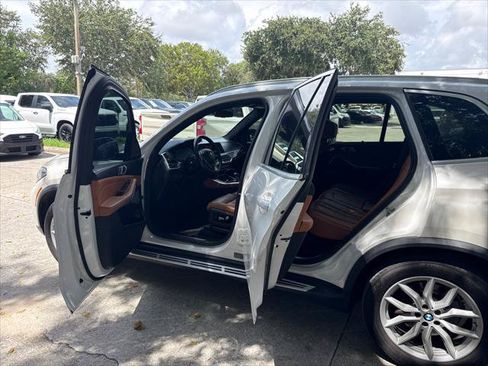 Used 2019 BMW X5 xDrive50i w/ Executive Package AWD/4WD image 13
