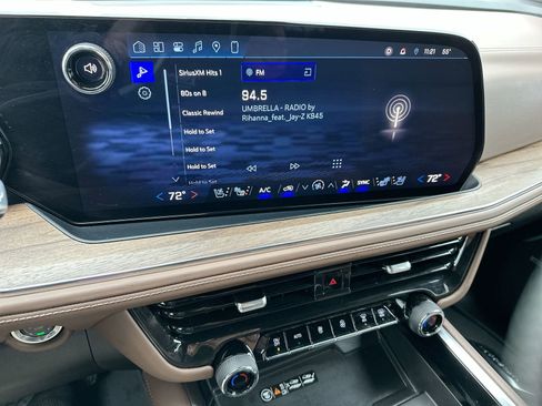 Used 2025 Chevrolet Tahoe High Country AWD/4WD image 16