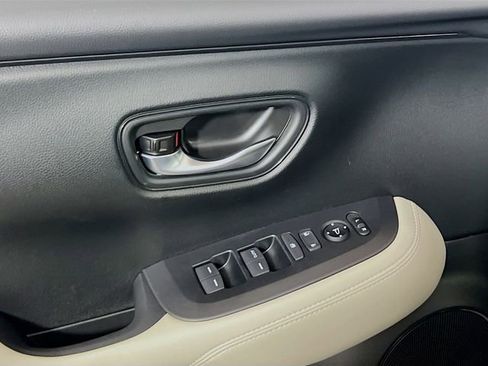 Certified 2025 Honda HR-V LX image 15