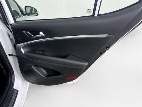 Used 2025 Genesis G70 2.5T AWD/4WD image 29