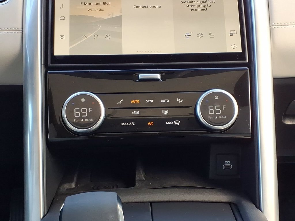 Certified 2025 Land Rover Discovery S AWD/4WD image 21