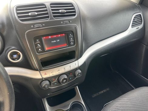 Used 2017 Dodge Journey SXT w/ Comfort/Convenience Group image 36