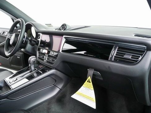 New 2026 Porsche Macan image 26