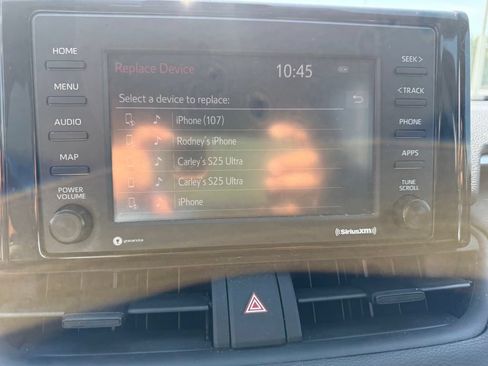 Used 2021 Toyota RAV4 XLE w/ Convenience Package FWD image 10