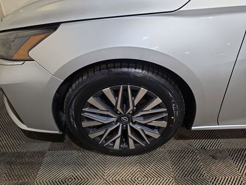 Used 2023 Nissan Altima 2.5 SV FWD image 18