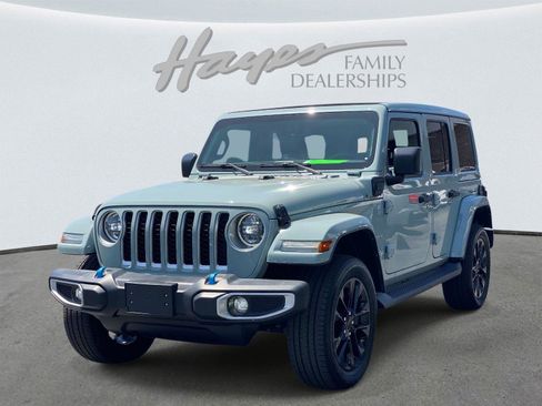 Used 2023 Jeep Wrangler Sahara image 9