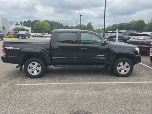 Used 2014 Toyota Tacoma 4x4 Double Cab w/ TRD Sport Package image 2