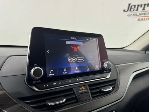 Used 2025 Nissan Altima 2.5 SV FWD image 18