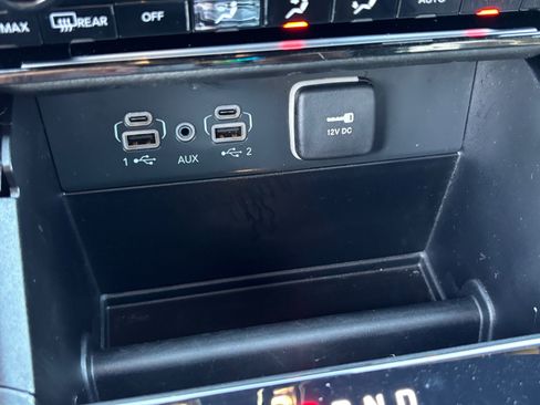 Used 2024 Jeep Grand Cherokee Limited w/ Black Appearance Package RWD image 16