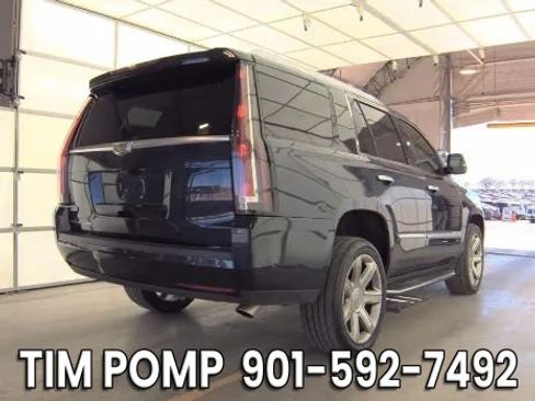 Used 2019 Cadillac Escalade Luxury image 3