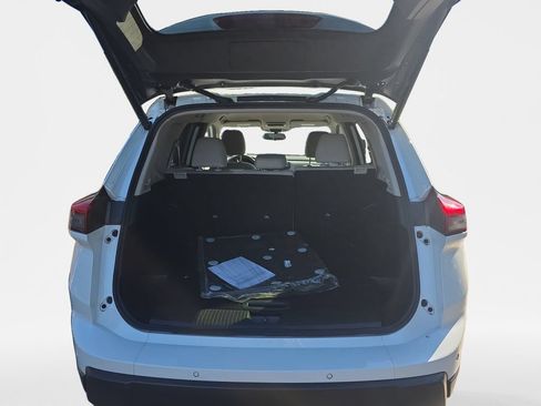 Used 2024 Nissan Rogue SV AWD/4WD image 21