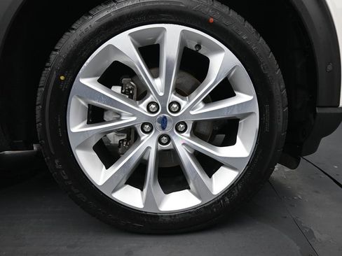 Used 2022 Ford Explorer Platinum w/ Equipment Group 601A image 11