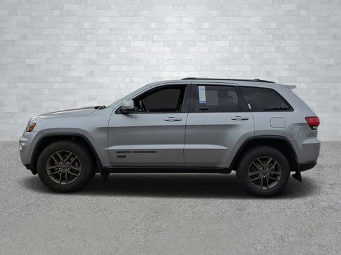 Used 2016 Jeep Grand Cherokee Laredo 75th Anniversary image 8