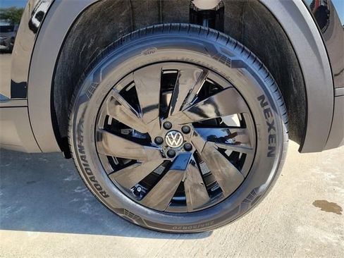 New 2026 Volkswagen Atlas Cross Sport SE image 27