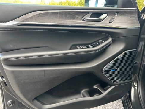 Used 2022 Jeep Grand Cherokee L Overland w/ Advanced Protech Group III image 30