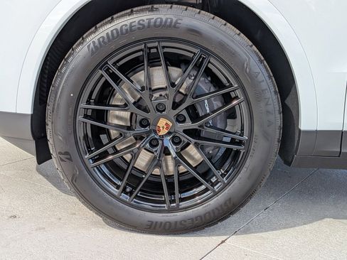 New 2026 Porsche Cayenne image 28