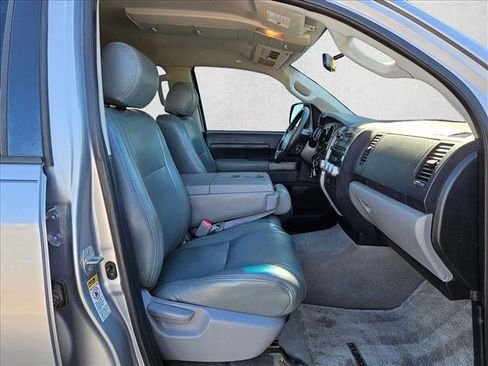 Used 2010 Toyota Tundra 4x4 CrewMax image 18