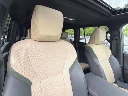 Used 2025 Lexus GX 550 AWD/4WD image 16