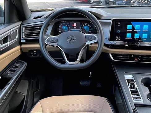 Used 2024 Volkswagen Atlas Cross Sport SE image 6