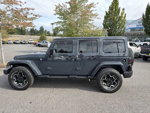 Used 2018 Jeep Wrangler Unlimited Sahara w/ Connectivity Group AWD/4WD image 6