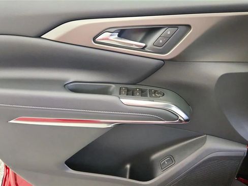 New 2026 Chevrolet Traverse LT w/ Driver Confidence Package AWD/4WD image 32