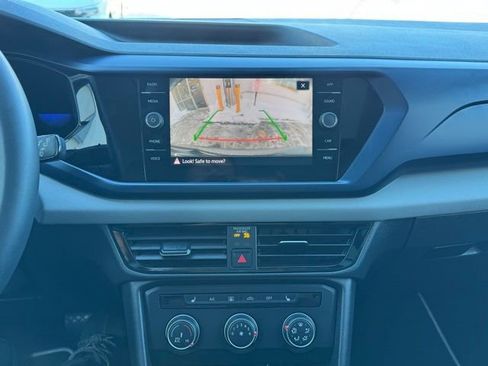 Certified 2022 Volkswagen Taos SE image 36