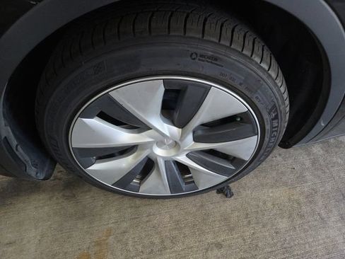 Used 2023 Tesla Model Y Long Range AWD/4WD image 13