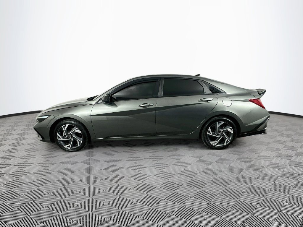 Used 2025 Hyundai Elantra SEL FWD image 5